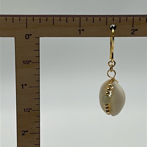 2360- Handmade Shell Dangle Earrings NWT - Picture 4 of 6